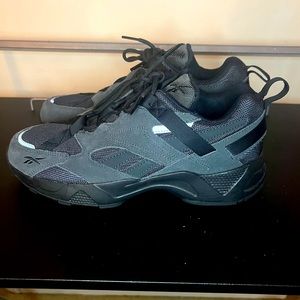 🔥Reebok👟 Aztrek Triple Black🖤 size 9